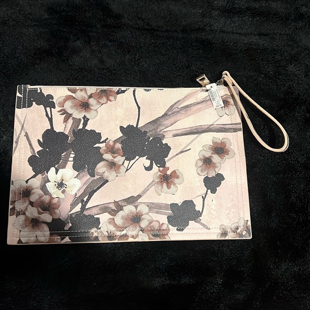 *NEW WITH TAG* White House Black Market Floral wristlet